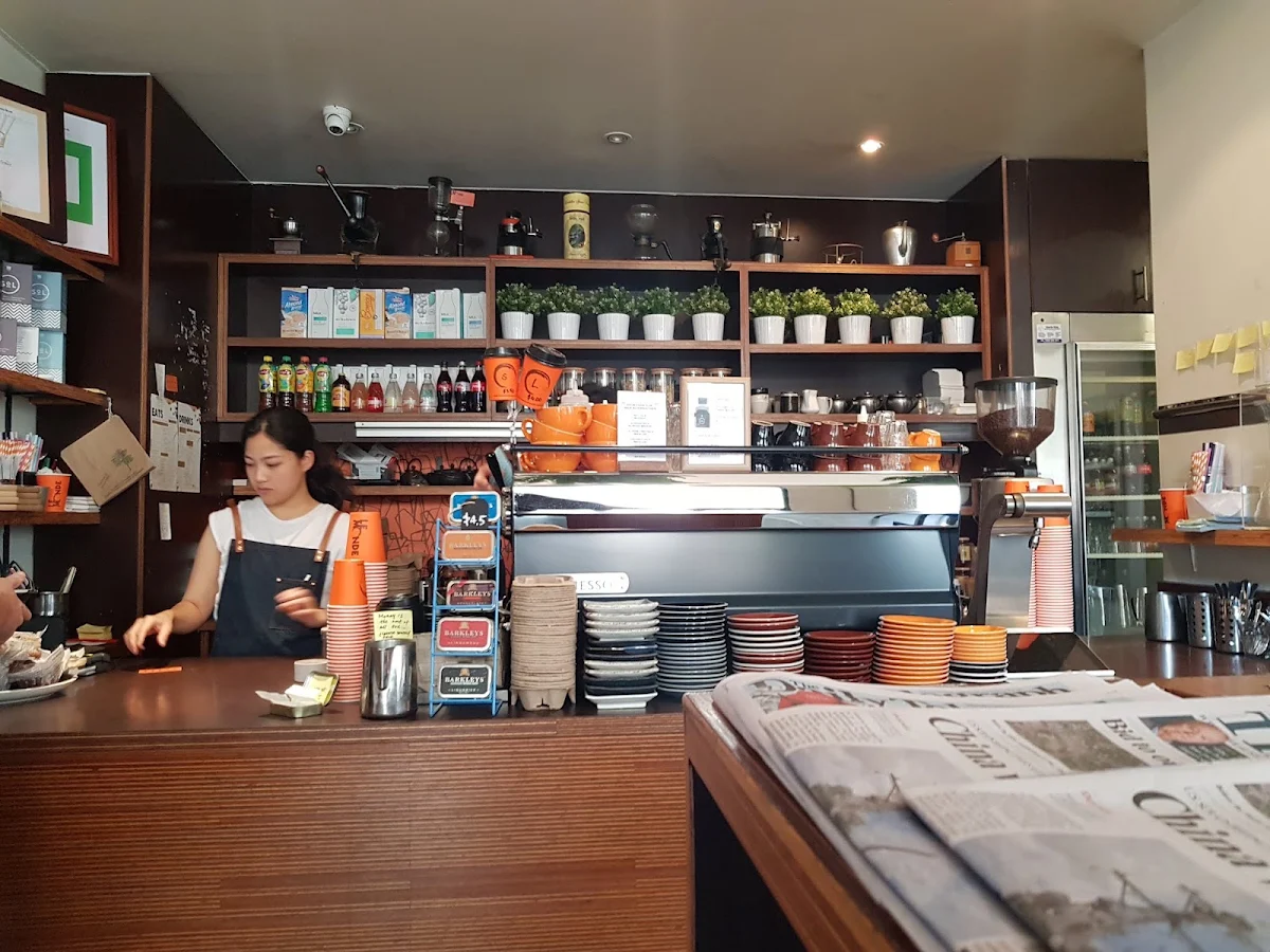 Vibe, Le Monde Cafe