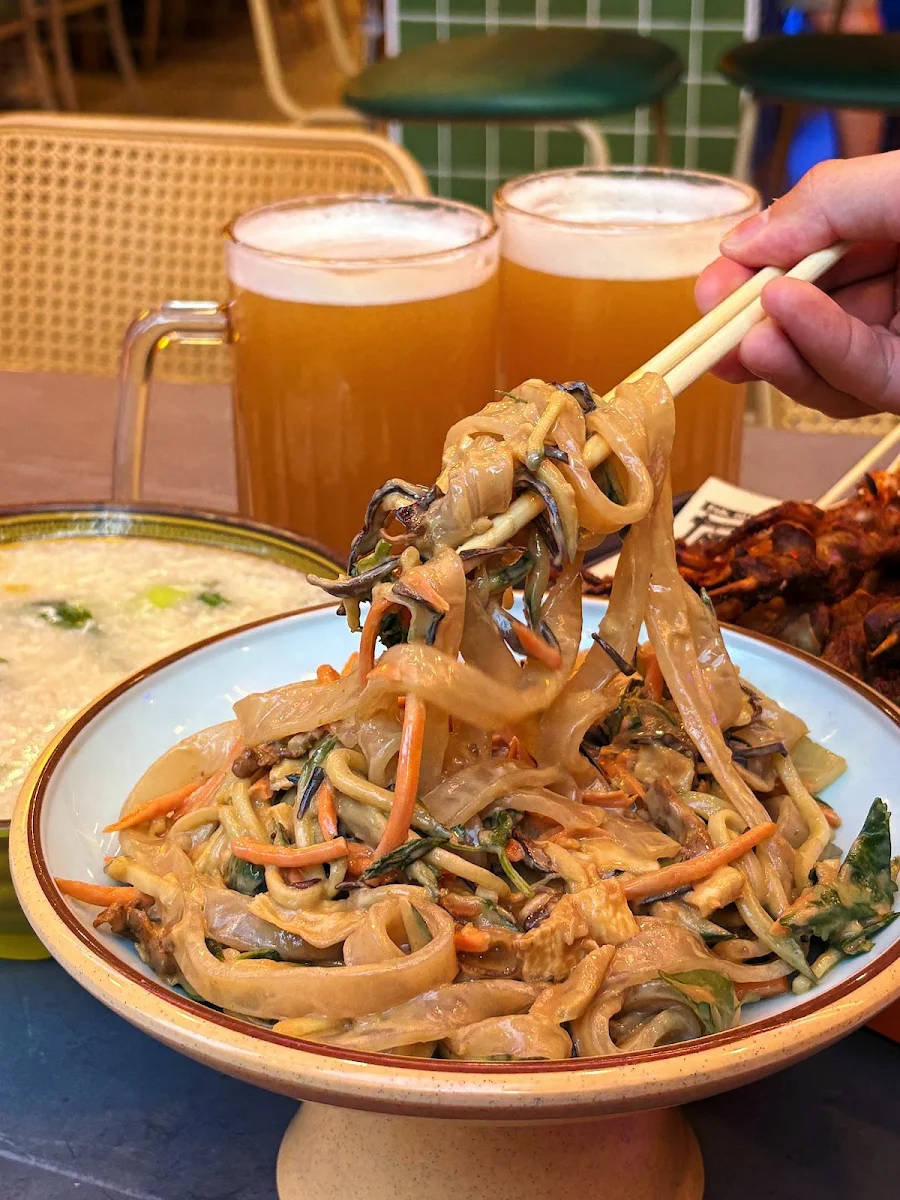 Food & drink, Dragon BBQ Bar / Restaurant 龍炭长烧烤吧·东北烧烤·炒菜（原老炭长时尚音乐烧烤吧）