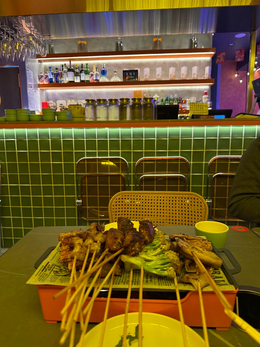 Vibe, Dragon BBQ Bar / Restaurant 龍炭长烧烤吧·东北烧烤·炒菜（原老炭长时尚音乐烧烤吧）