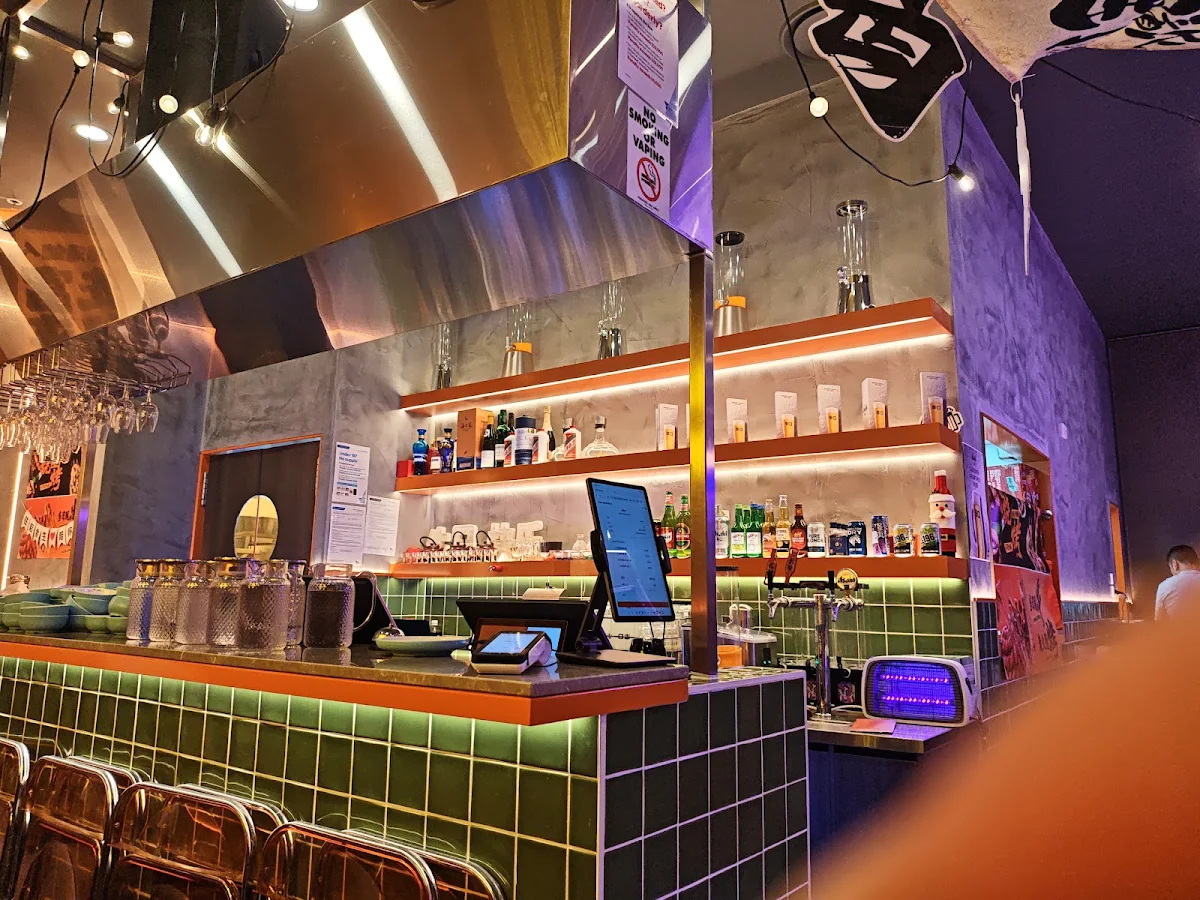 Vibe, Dragon BBQ Bar / Restaurant 龍炭长烧烤吧·东北烧烤·炒菜（原老炭长时尚音乐烧烤吧）