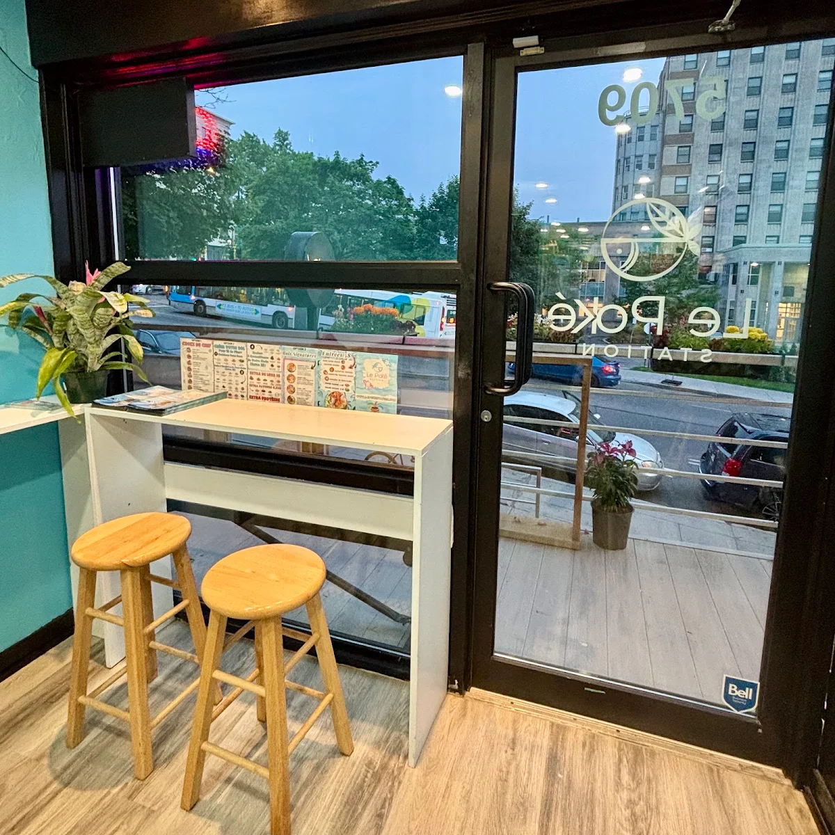 Vibe, Le Poké Station Côte-des-Neiges (CDN)