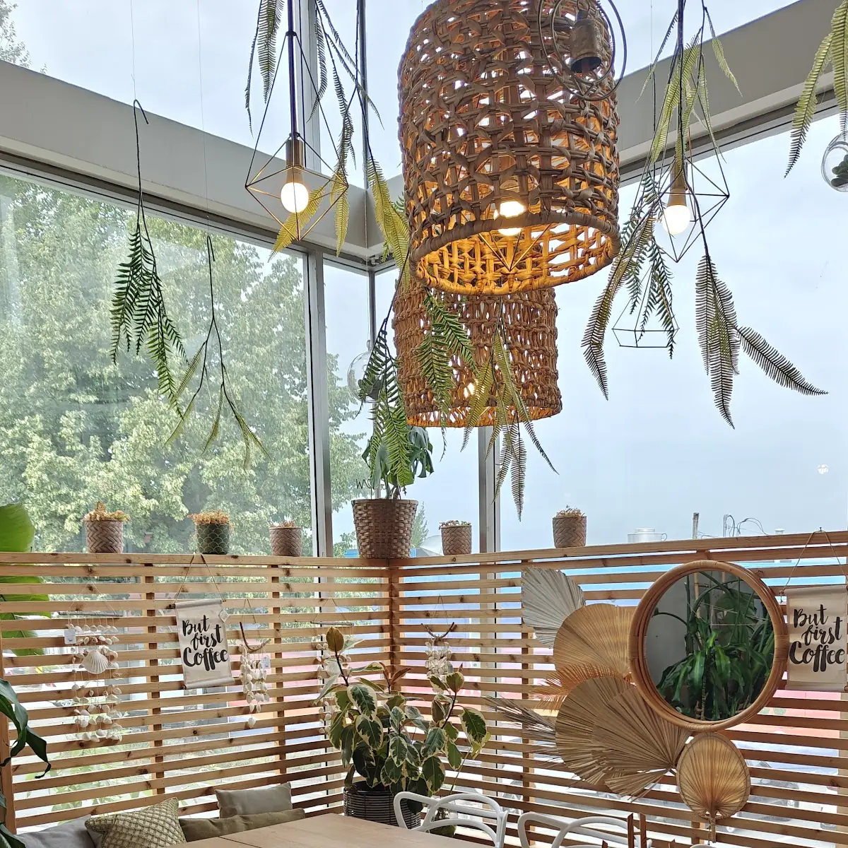 Vibe, Revive Boutique Bistro