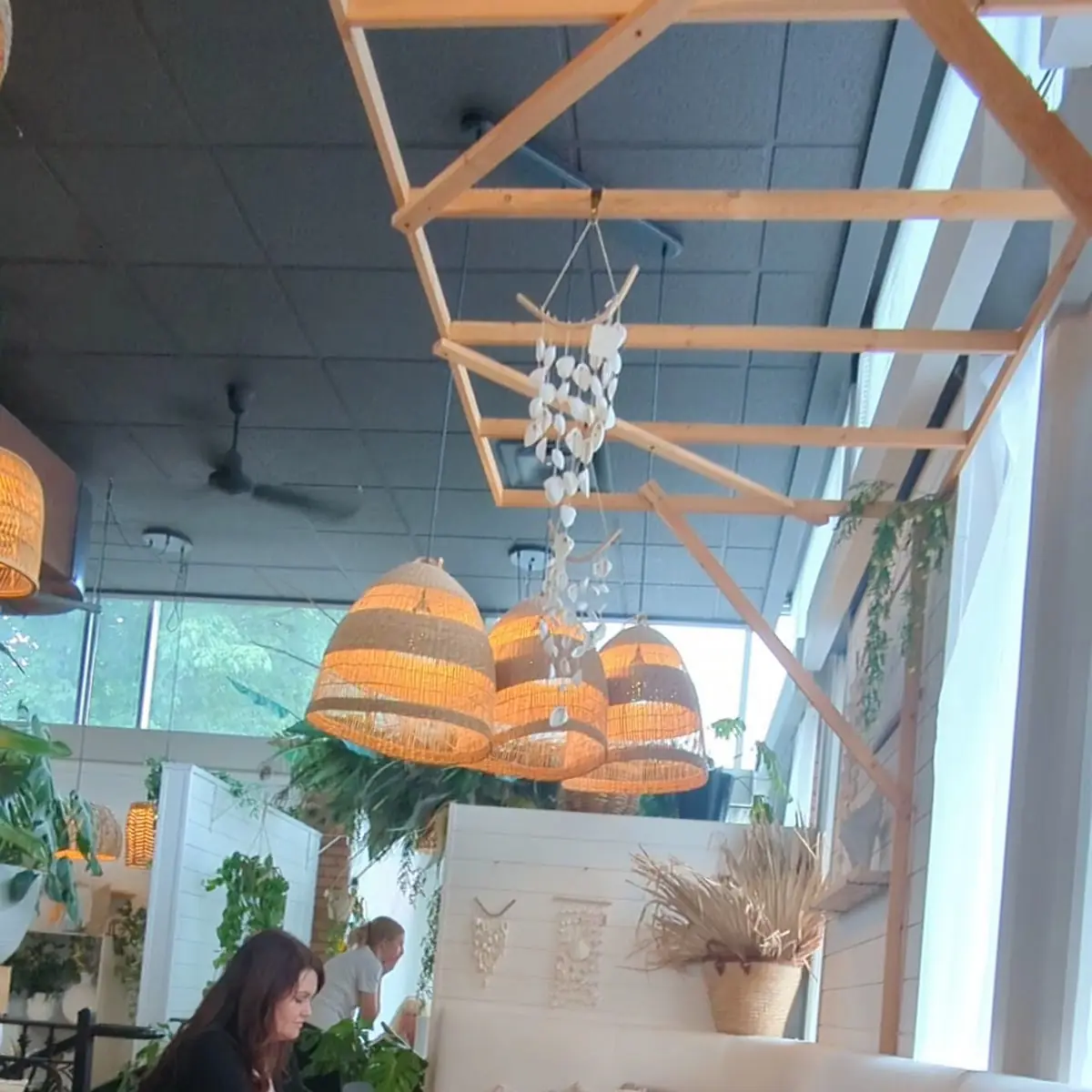 Vibe, Revive Boutique Bistro