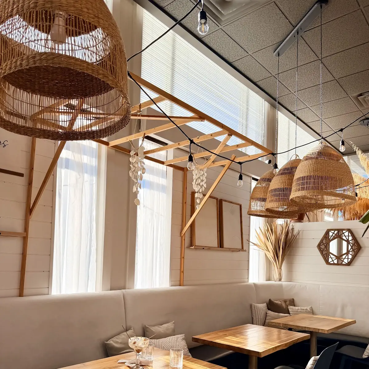 Vibe, Revive Boutique Bistro