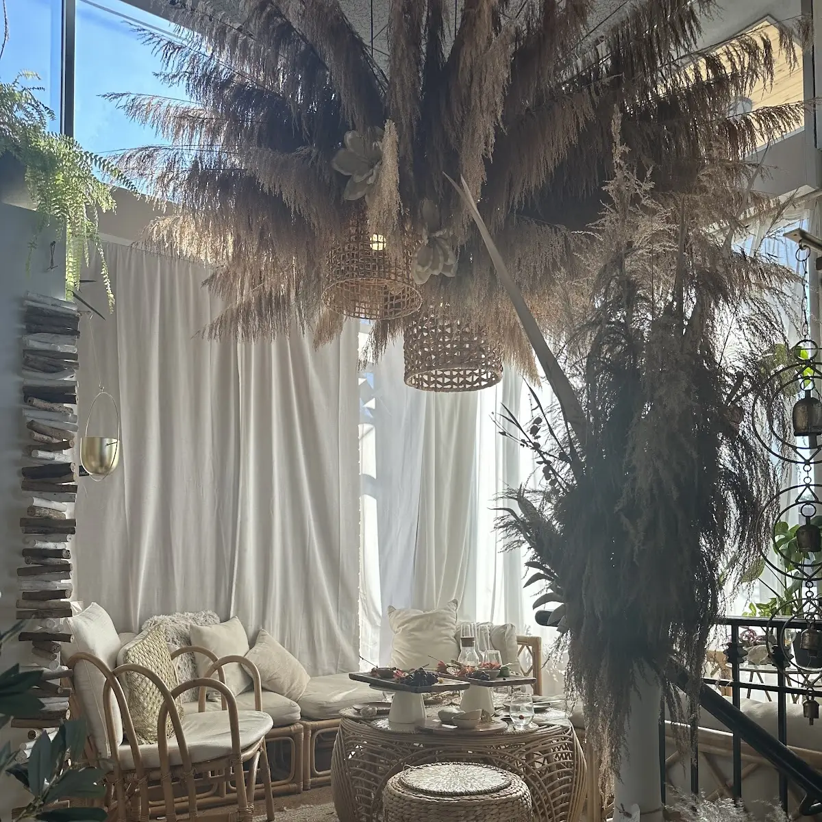 Vibe, Revive Boutique Bistro