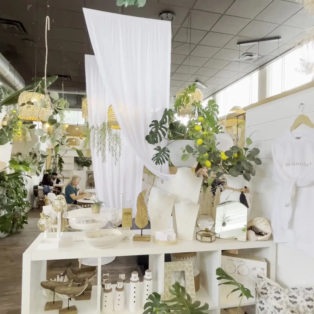 Vibe, Revive Boutique Bistro