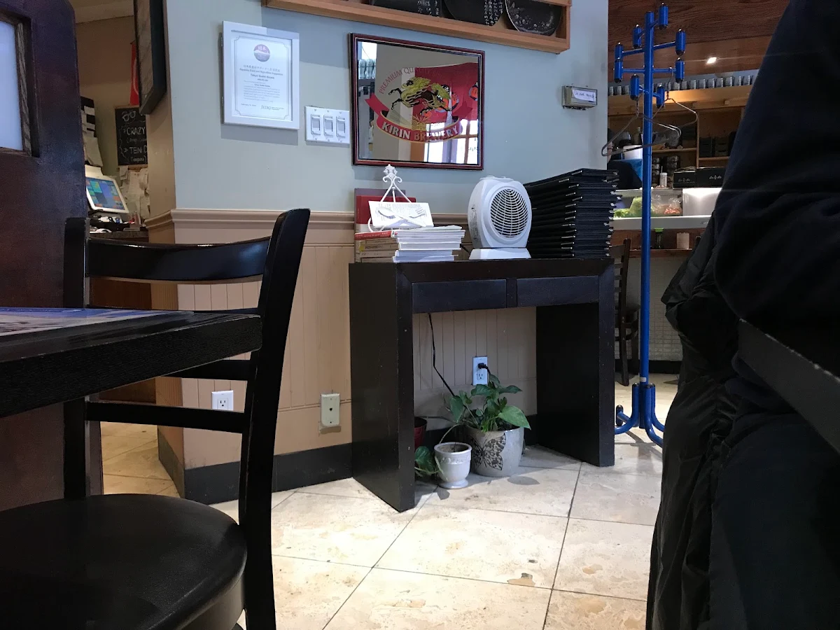 Vibe, Tokyo Sushi