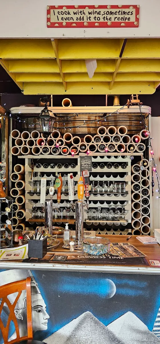 Vibe, CLEOPATRA RESTAURANT