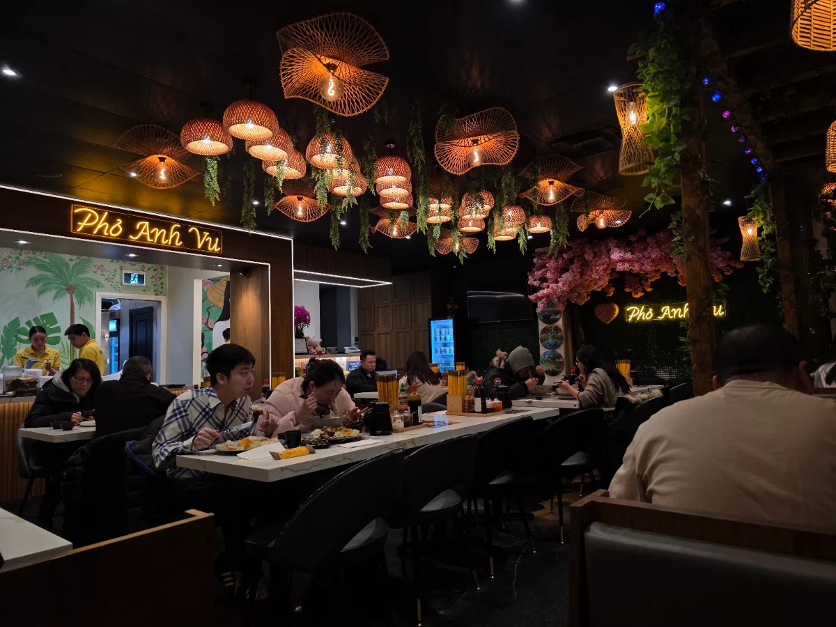 Vibe, Pho Anh Vu Vaughan