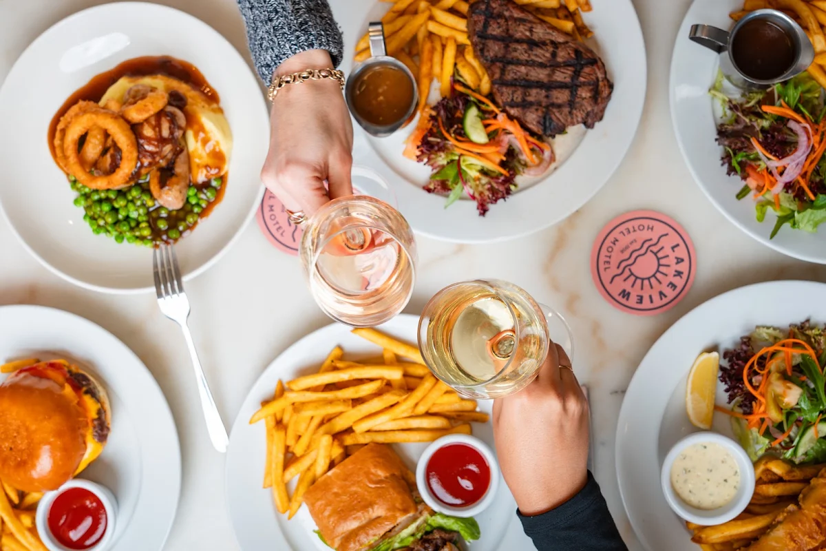 Food & drink, Lakeview Hotel Motel