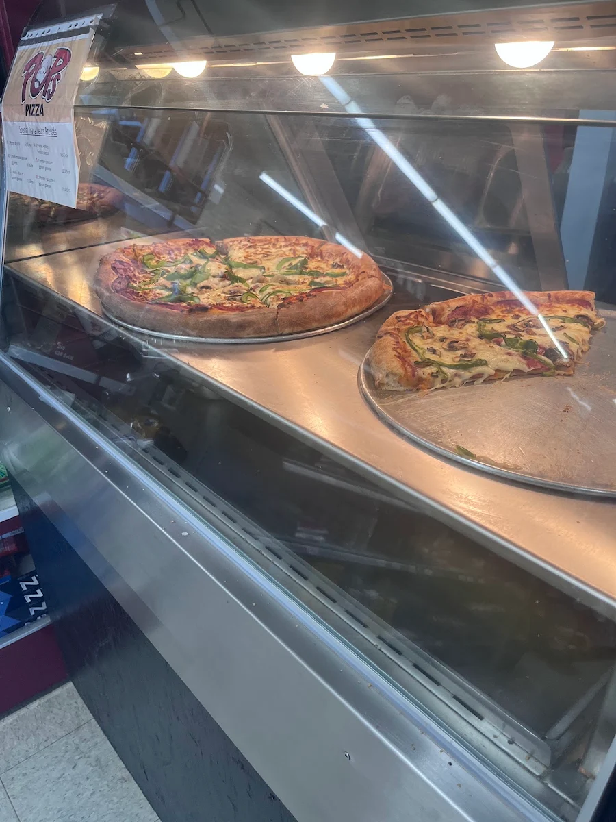Food & drink, Poulet Frit Grand-Ma Express / Pop's Pizza