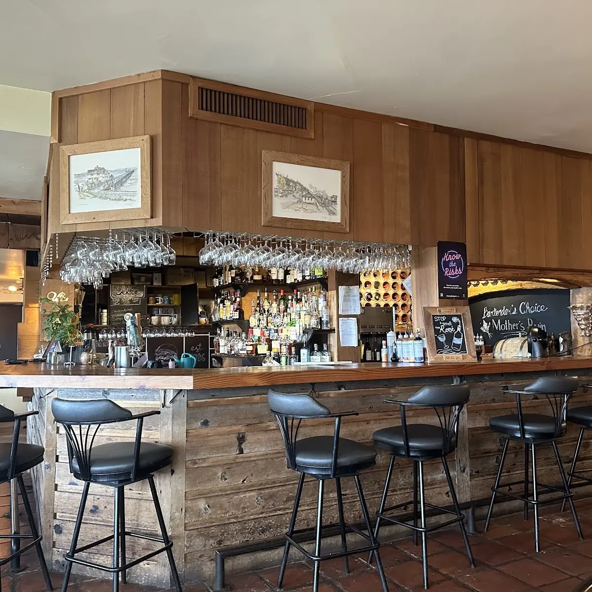 Vibe, Uli's Restaurant