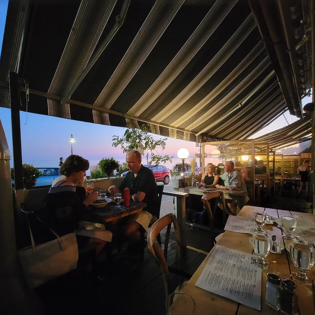 Vibe, Uli's Restaurant