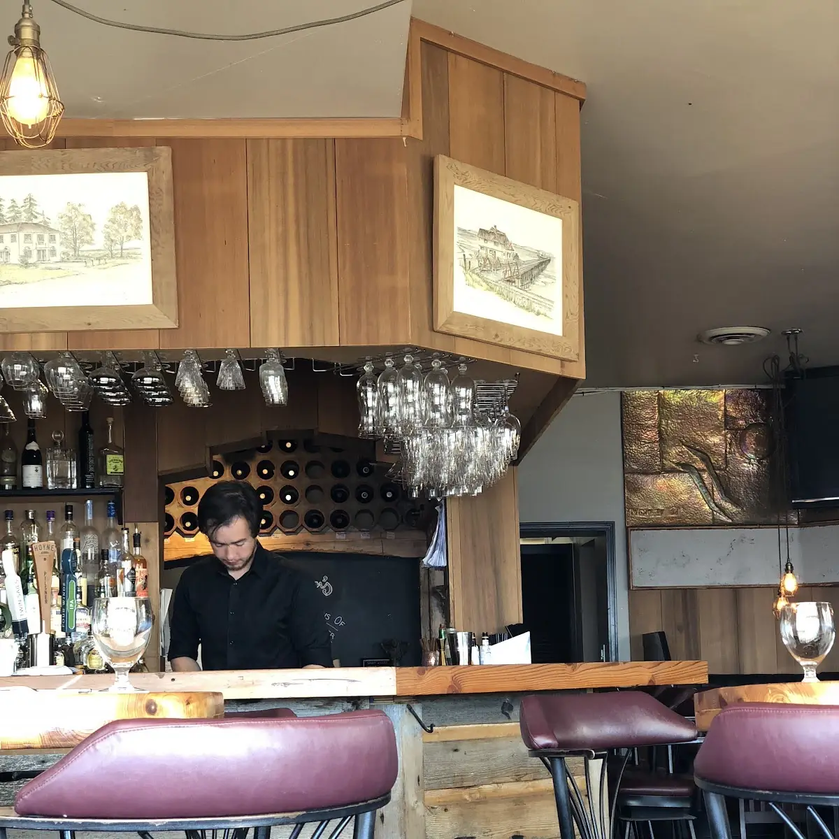 Vibe, Uli's Restaurant