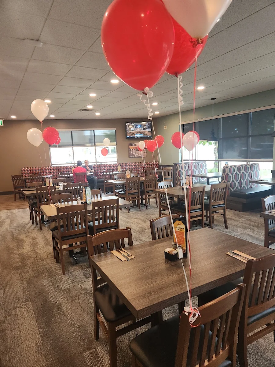 Vibe, Ricky's All Day Grill - 130th Ave
