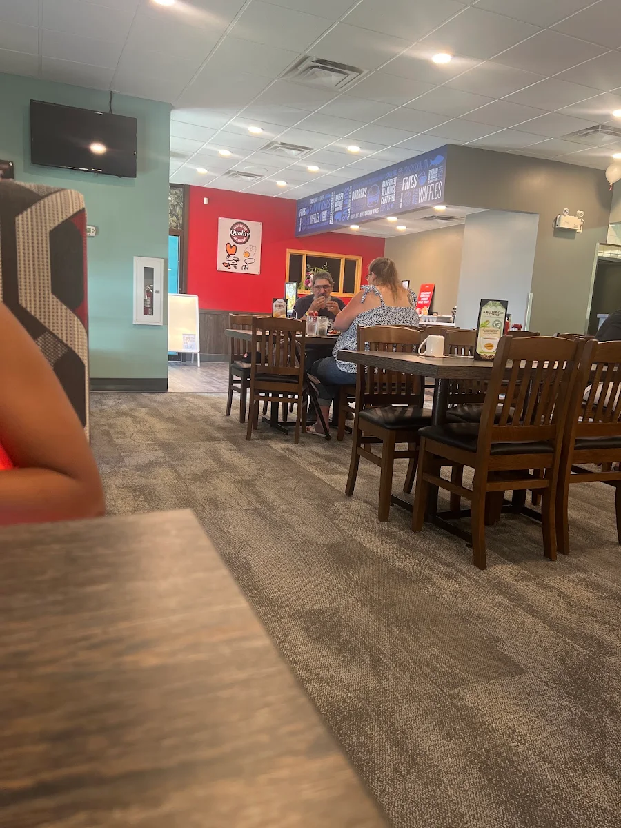 Vibe, Ricky's All Day Grill - 130th Ave