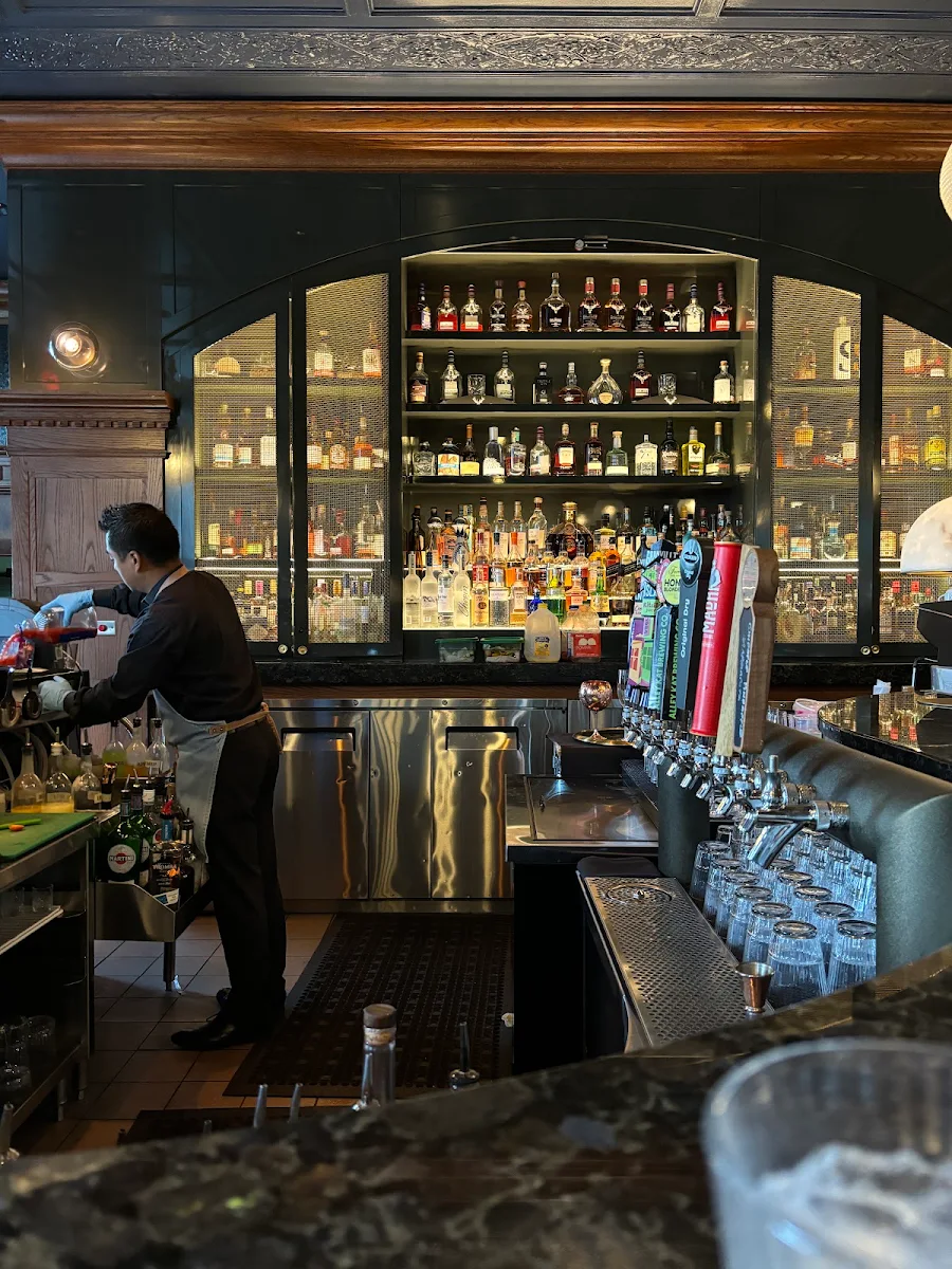 Vibe, Confederation Lounge & Patio