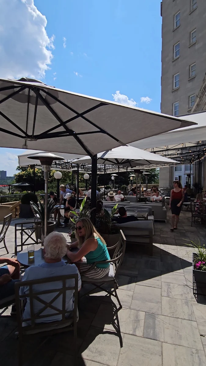 Vibe, Confederation Lounge & Patio