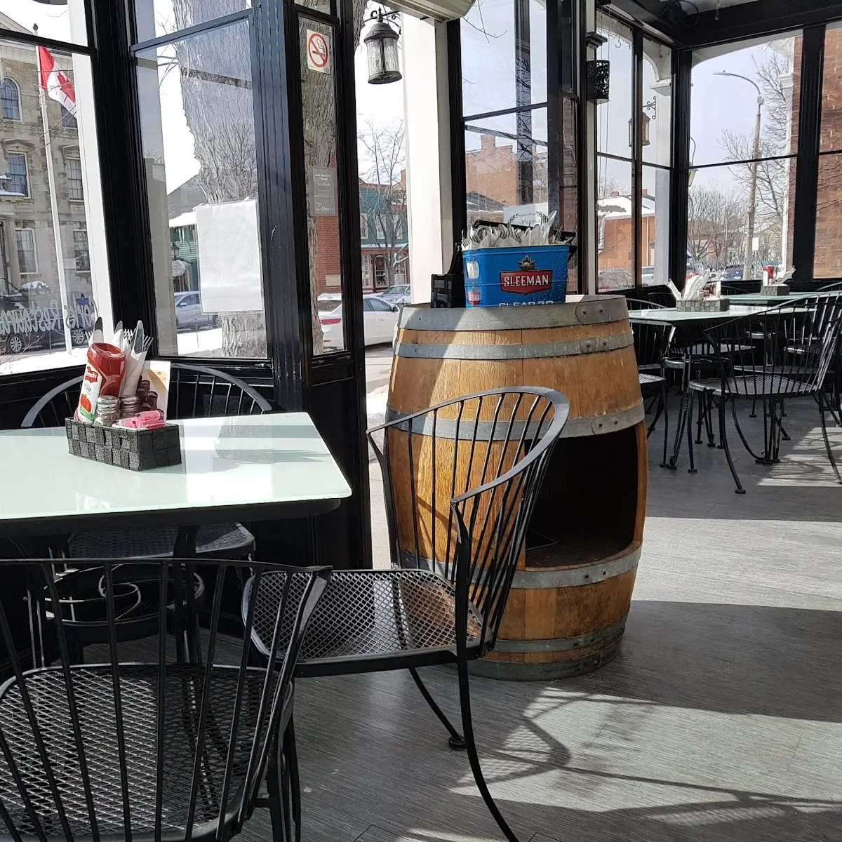Vibe, Corks Wine Bar & Eatery