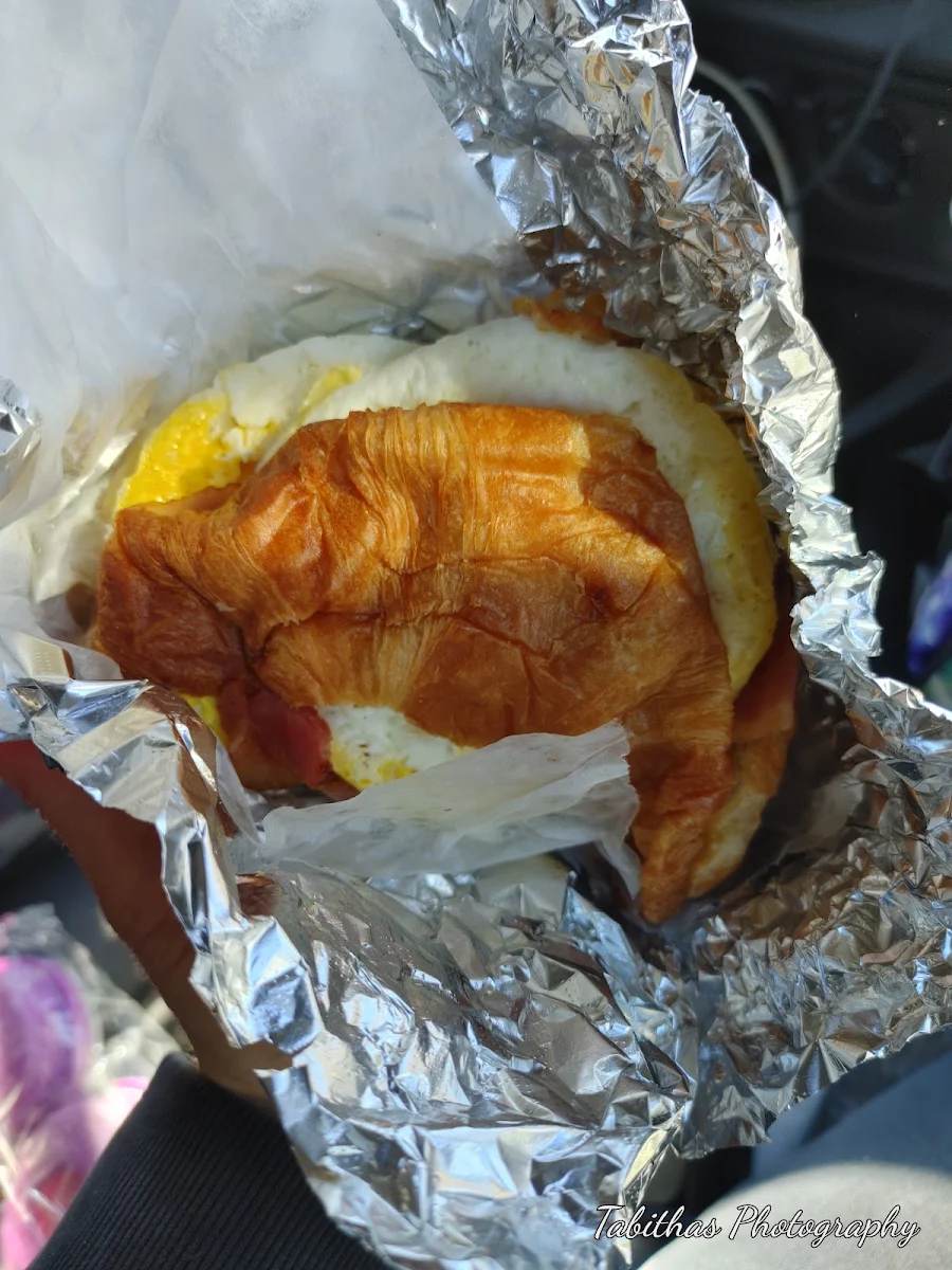 Bacon Mac and Cheese Croissant