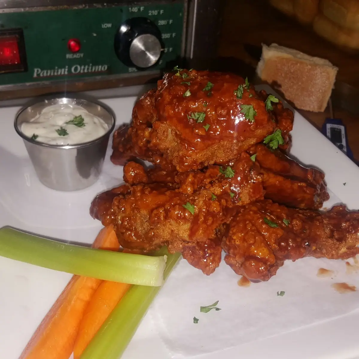 8 Crispy Chicken Wings