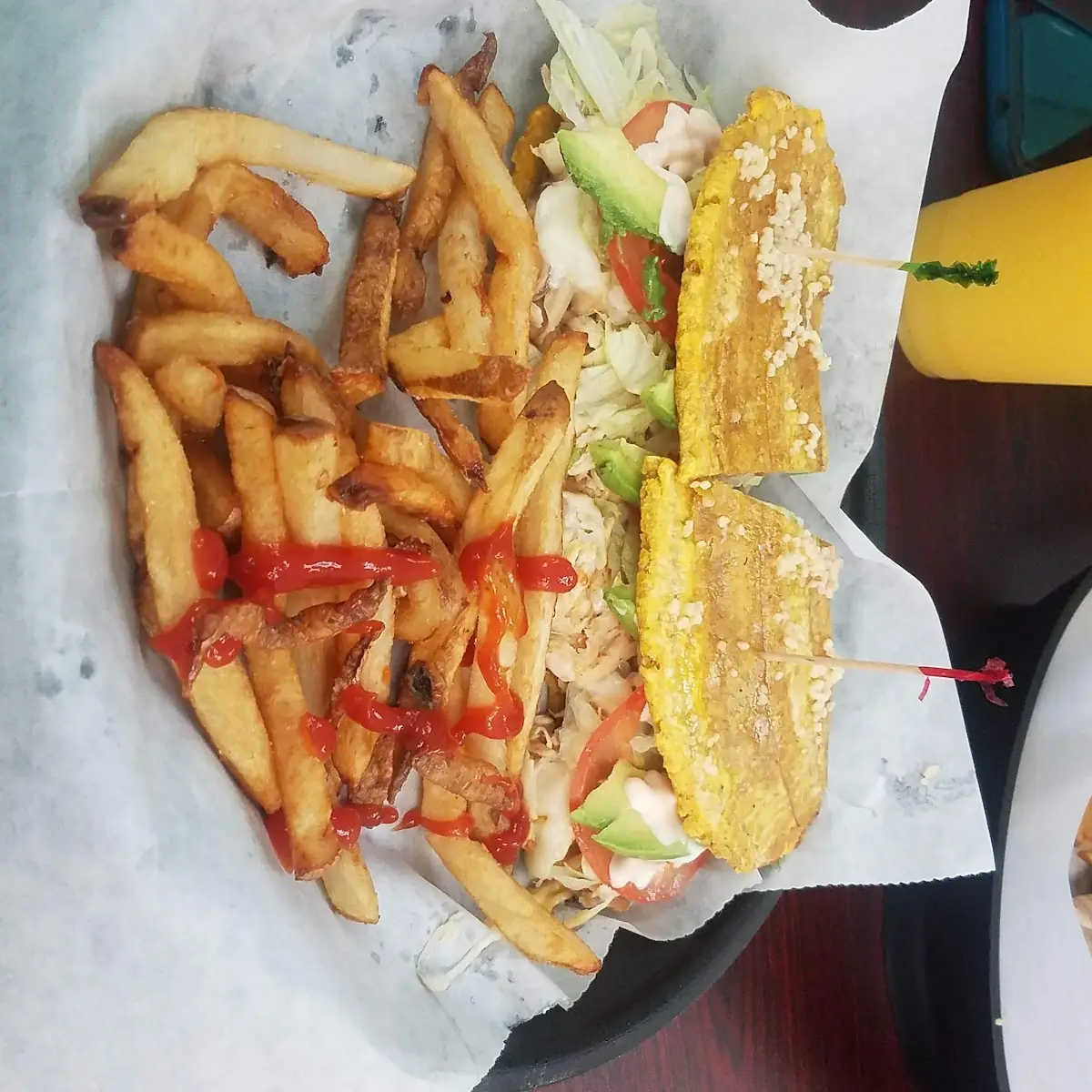 Jibarito De Pollo Con Papas Fritas