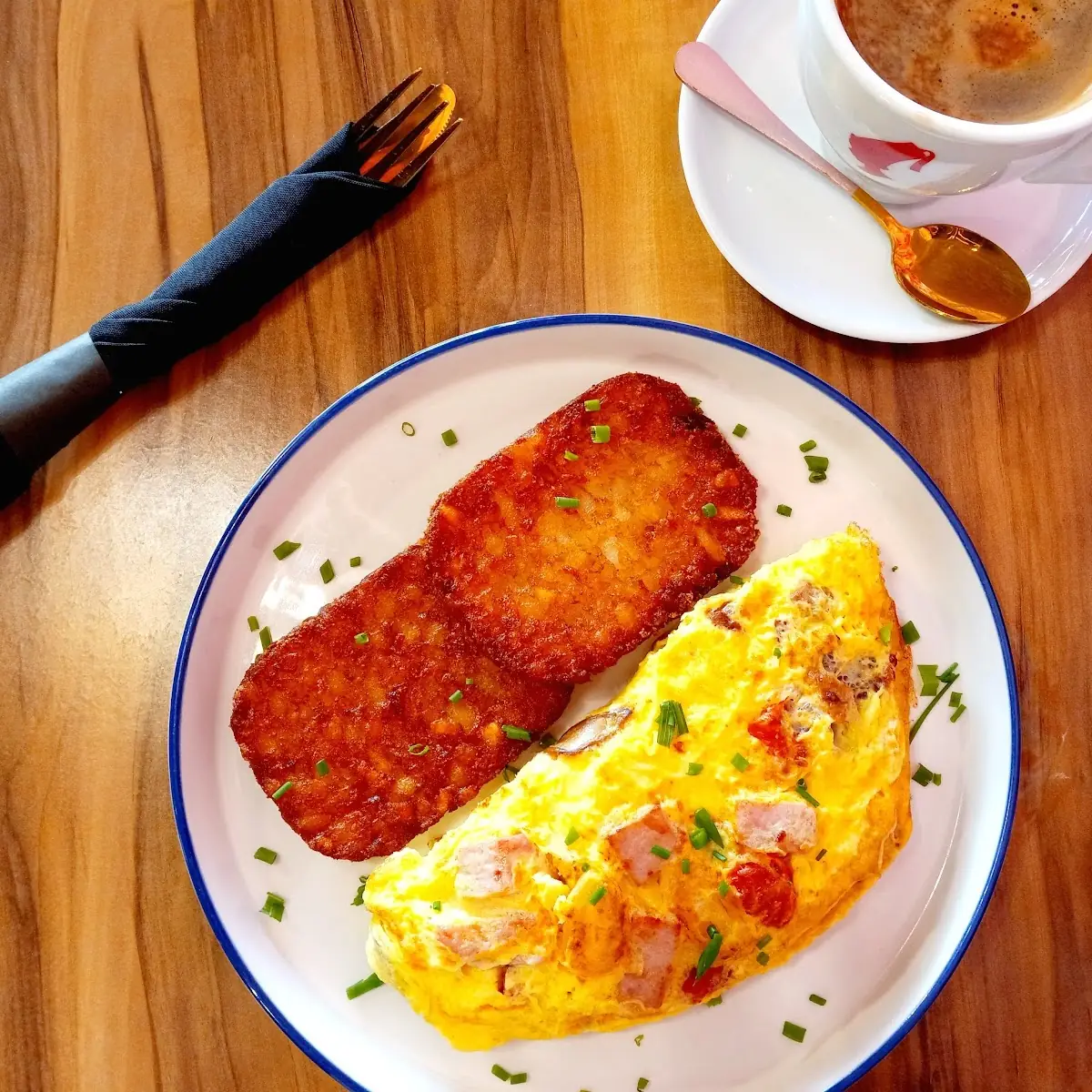 Signature Omelet with Hash Browns