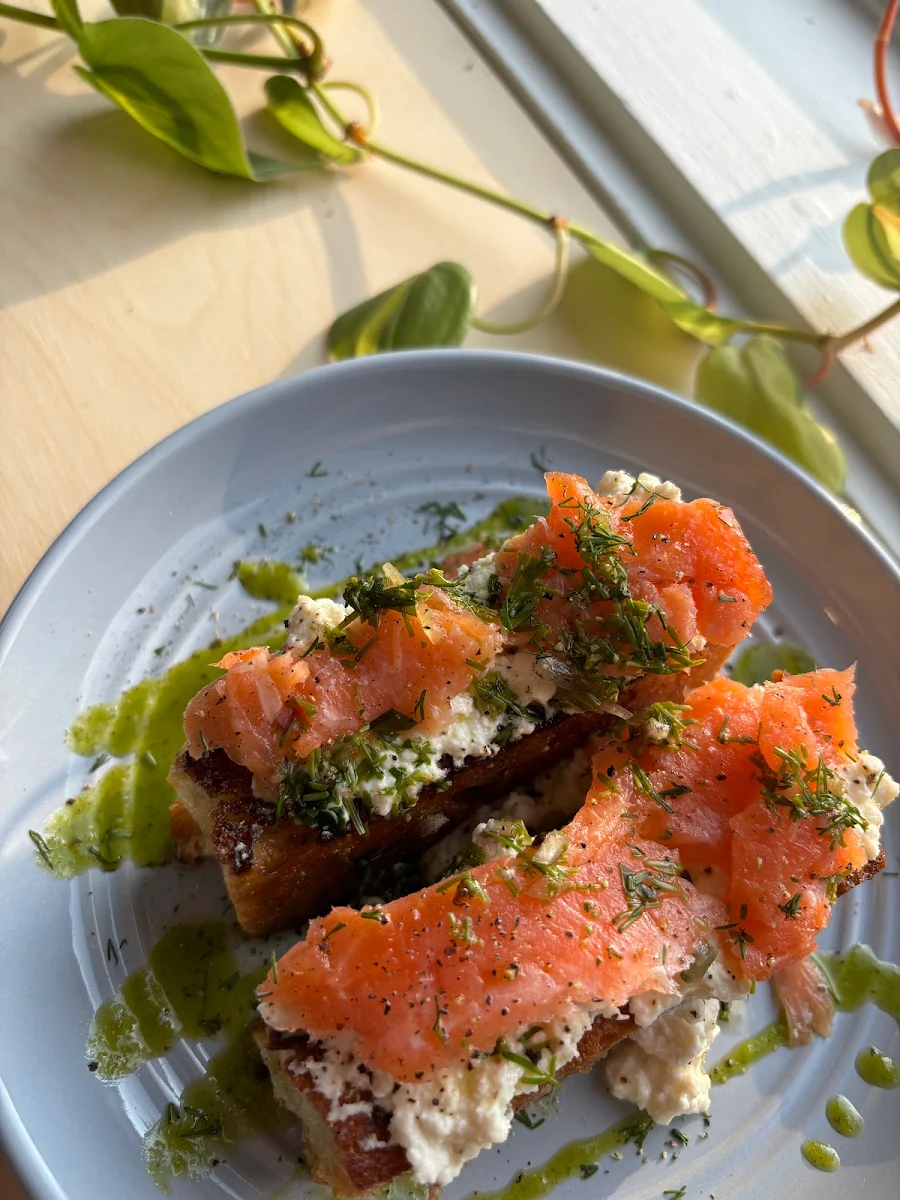 Gravlax de Saumon Fumé, Côté Jardin | Café, restaurant de l'Auberge du Jardin | Brunch et Apéro