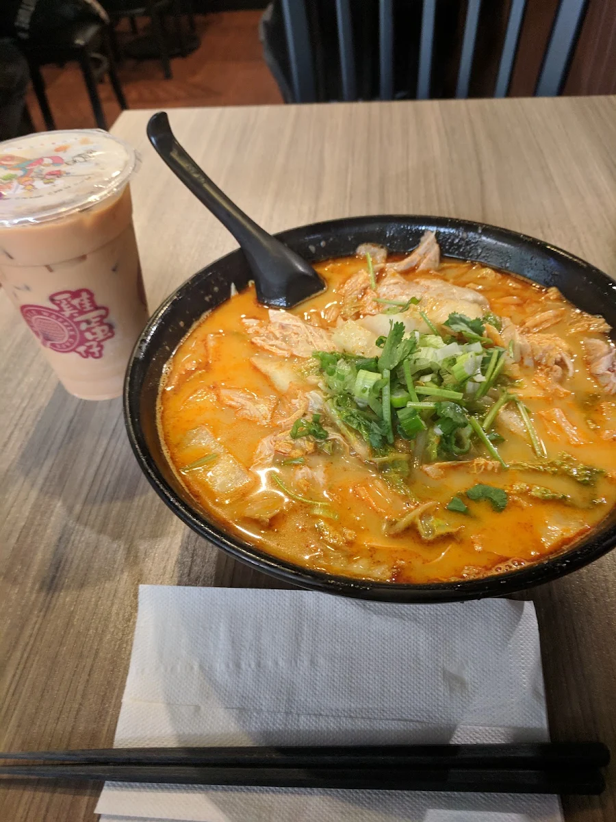 Hainanese Chicken Laksa Noodle, Bubble Waffle Cafe