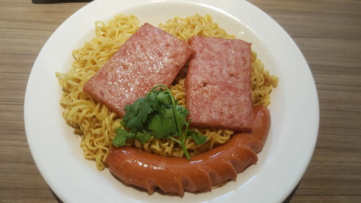 Luncheon Meat, Bubble Waffle Cafe