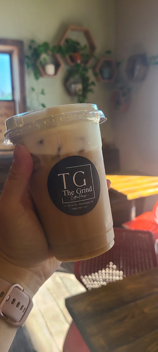 Hazelnut Iced Latte with Almond Milk and Hazelnut