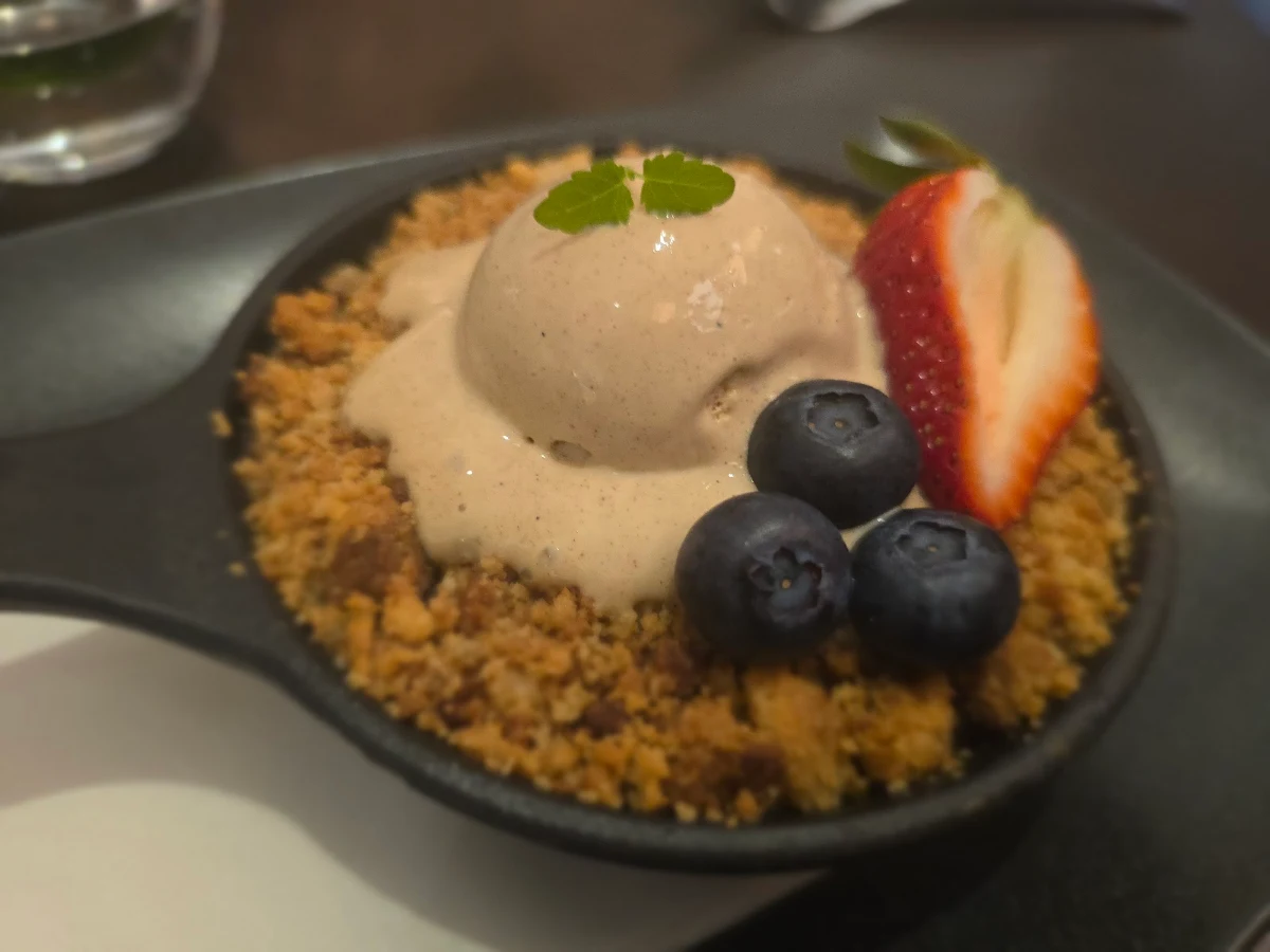 Apple Crumble and Rhubarb, Apron Bar & Restaurant