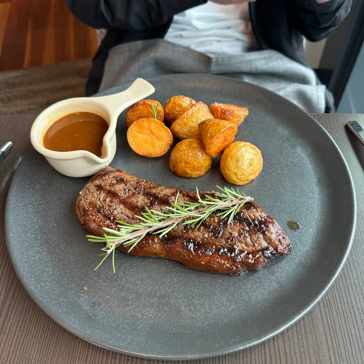 Highlights, Apron Bar & Restaurant