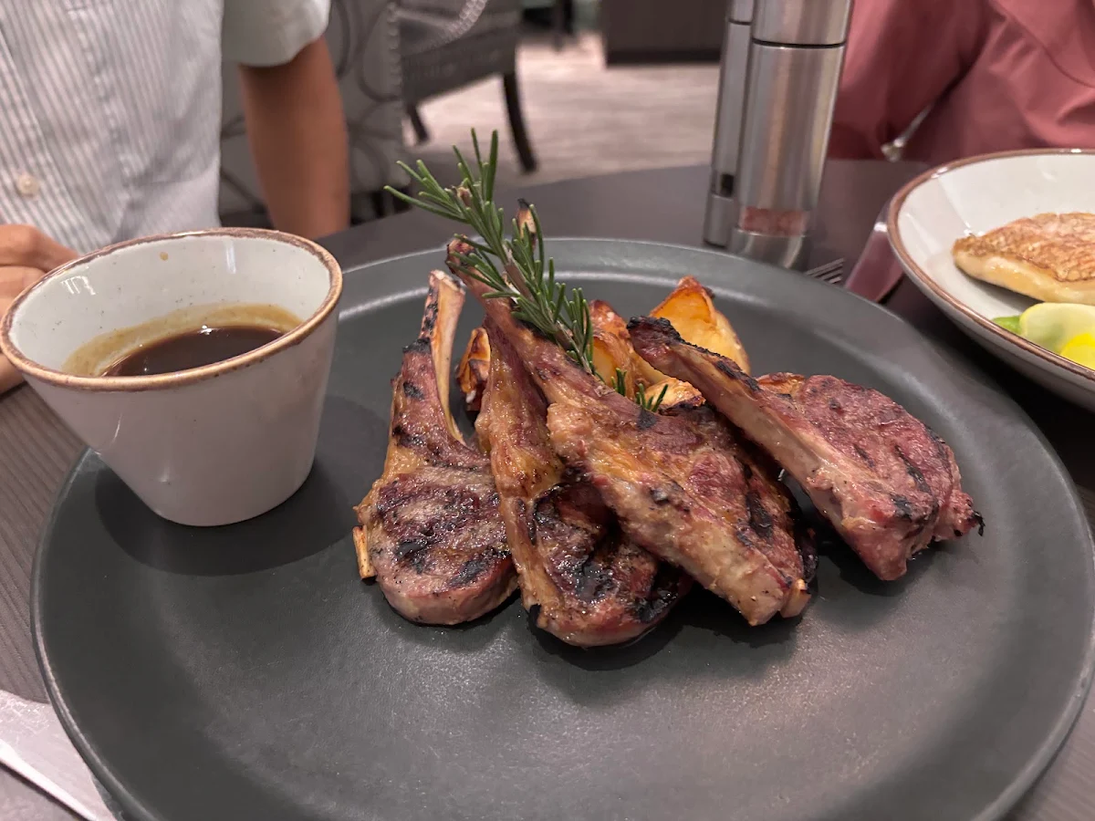 Highlights, Apron Bar & Restaurant