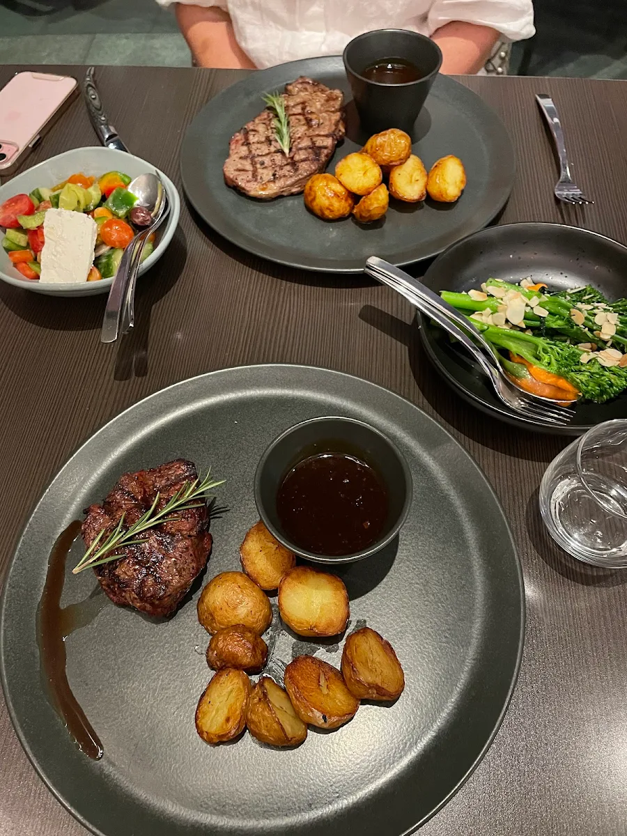 Highlights, Apron Bar & Restaurant