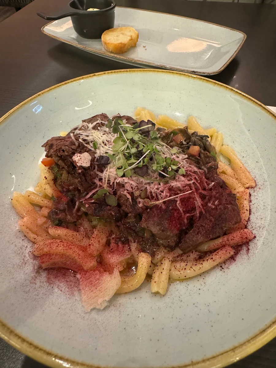 Stroganoff, Apron Bar & Restaurant