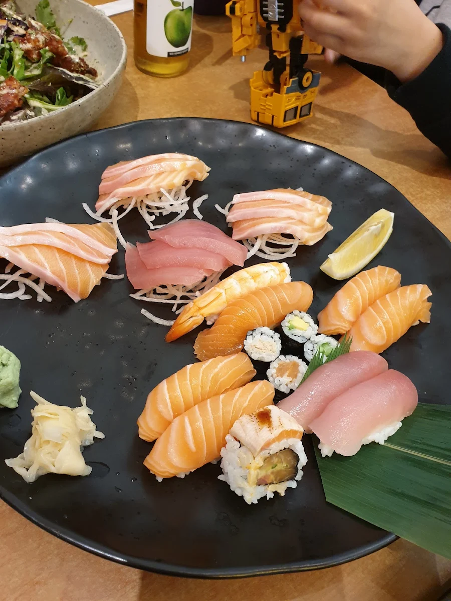 Medium Sushi and Sashimi, Sushi on Stanley