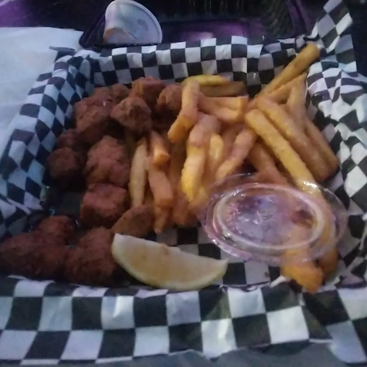 Boneless Wings w Fries