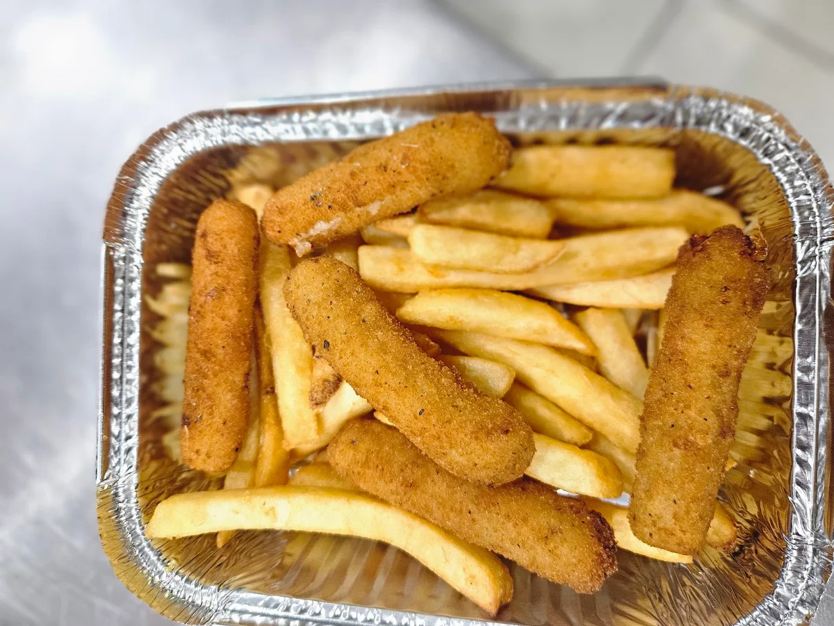 Mozzarella Sticks with Chips 4pcs, Needa Pizza