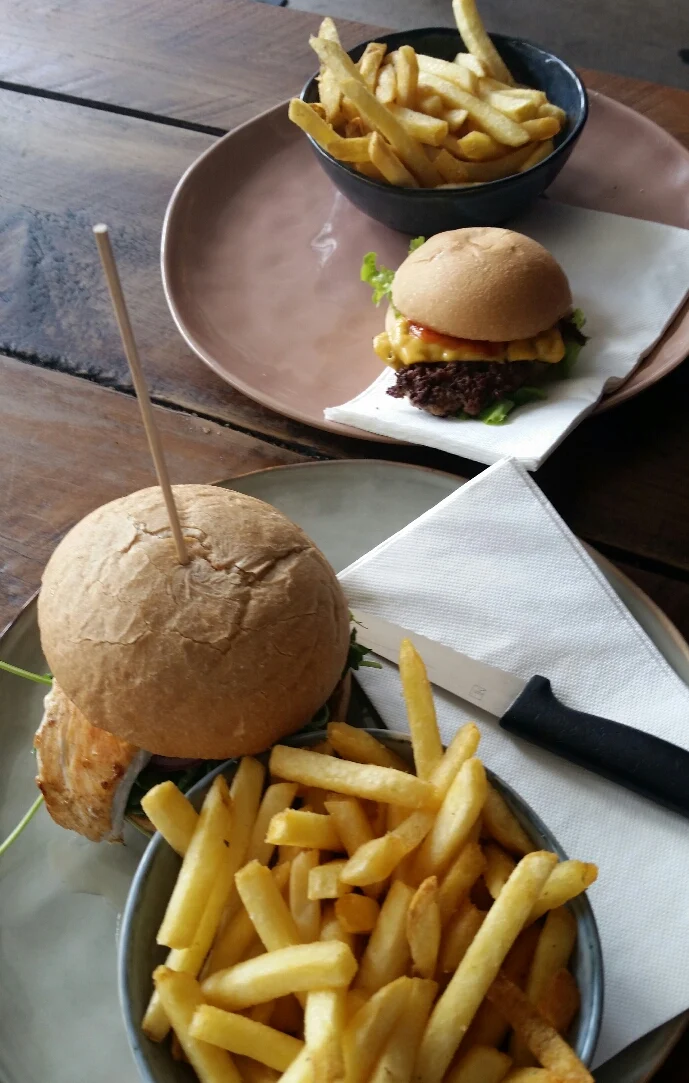 Minced Meat Burger with an Egg and Seasoned Chips