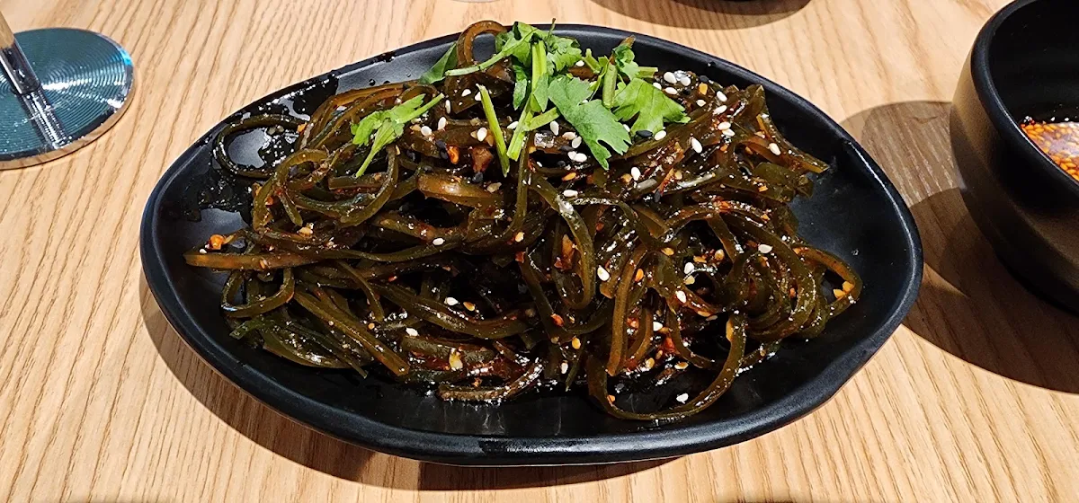 Spicy S Aweed Salad, 金小烤泥炉烤饼 Jin’s Grilled Meat Pie