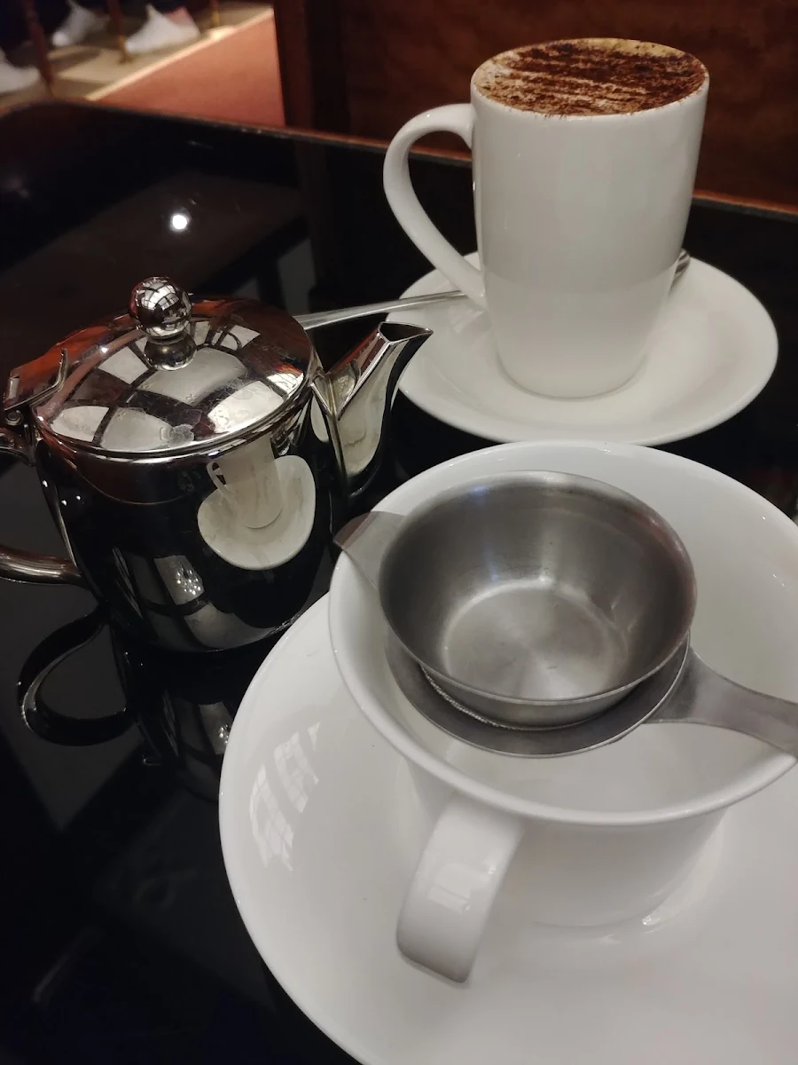 Chai and Mocha, Shingle Inn City Hall