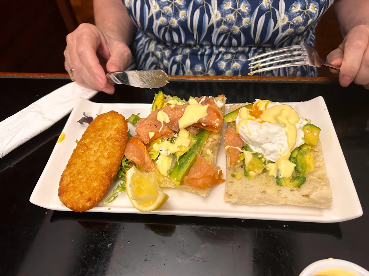 Smashed Avo with Smoked Salmon, Shingle Inn City Hall