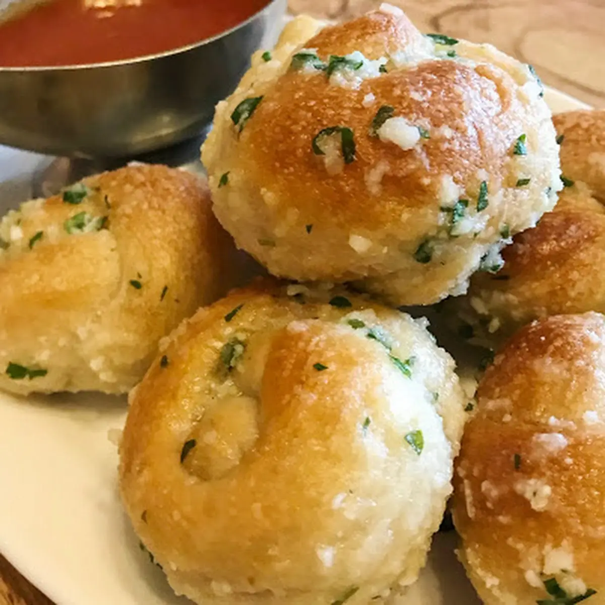 Garlic Knots 6 w Sauce