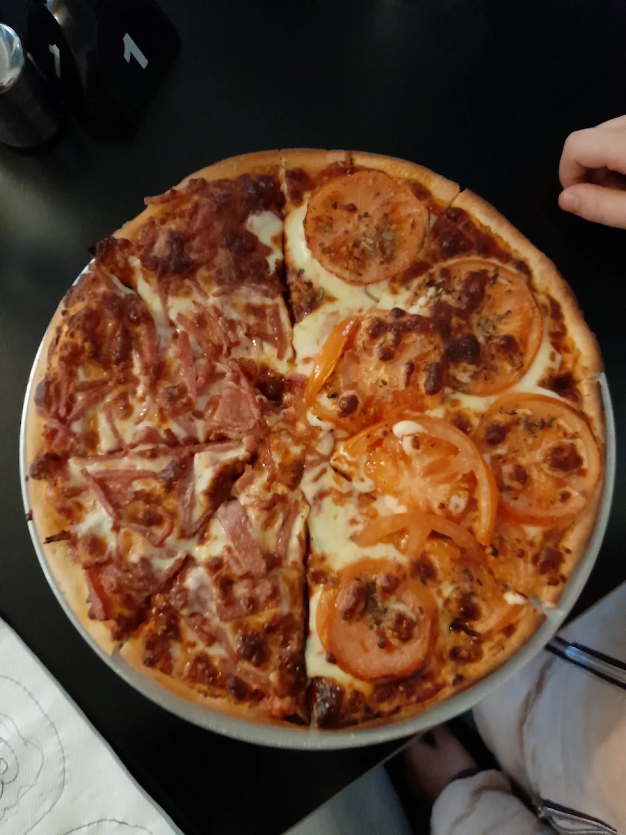 Pizza Half Margarita Half Aussie, Cafe Beach Pit