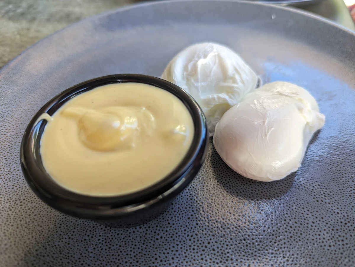 Poached Eggs with Hollandaise, Cafe Beach Pit
