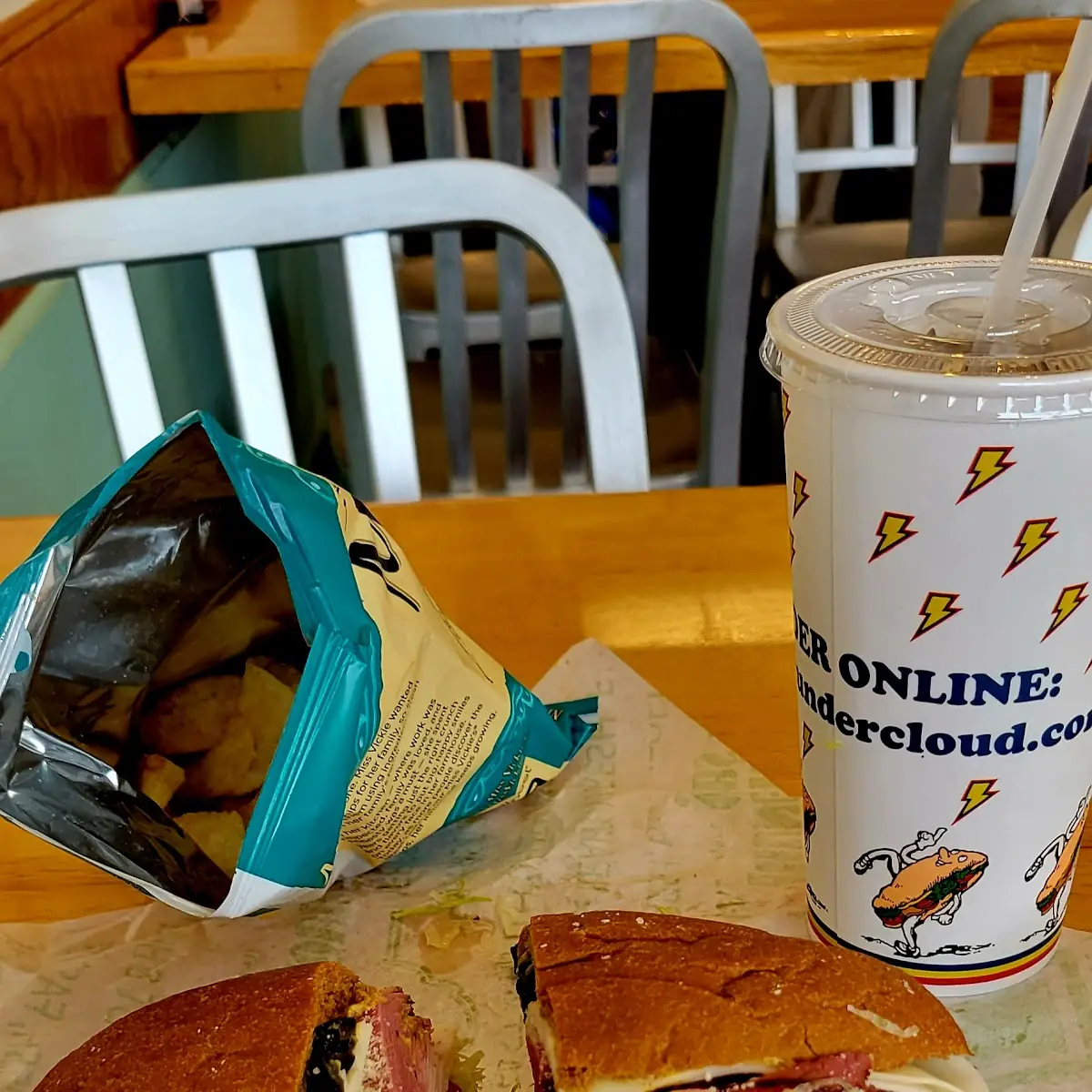 Big Paul with Chips and an Unsweetened Black Tea