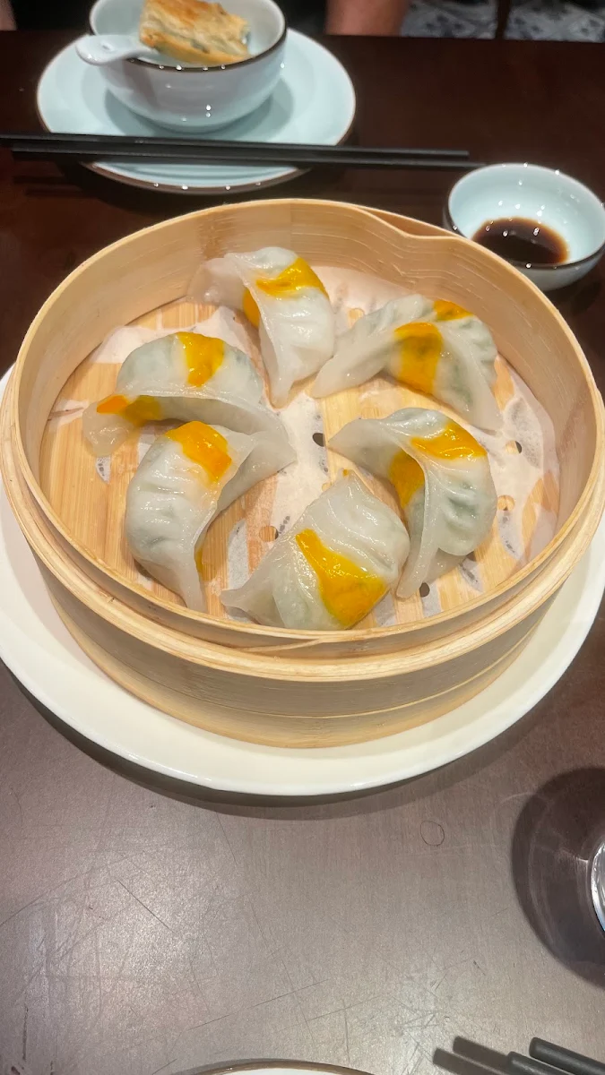 Steamed Dumplings Filled with Chives Scallop & Prawns