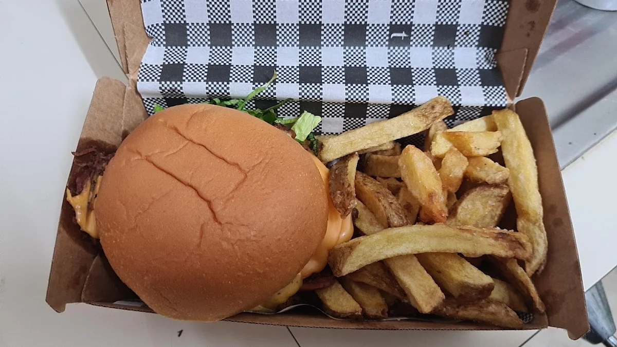 Burgers and Chips, Fat Boyz Small Bar