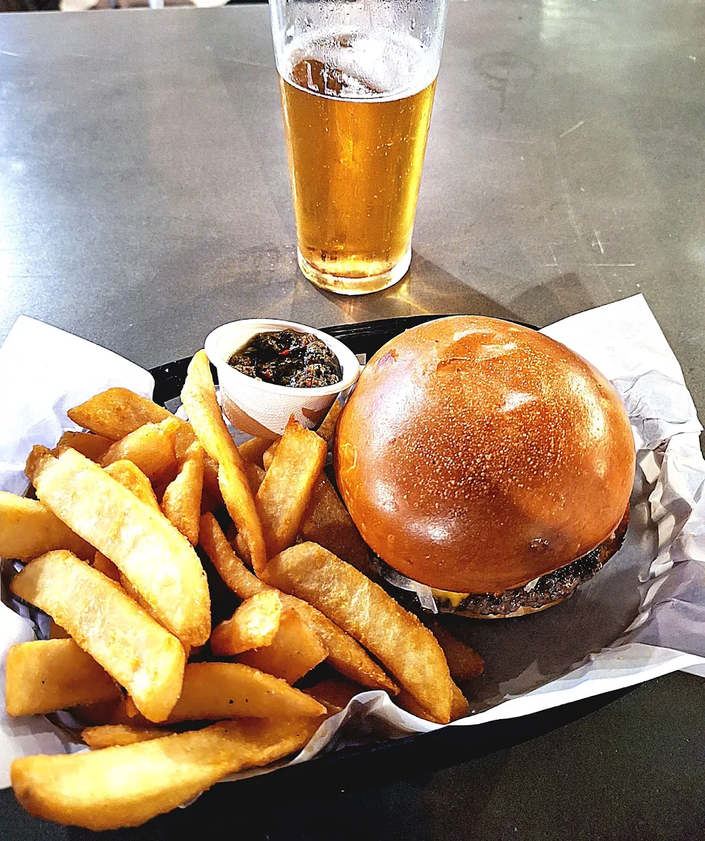 Cheeseburger & Chips, Fat Boyz Small Bar